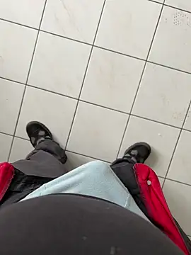 lescoquin2215 online show from November 21, 2025, 8:35 am