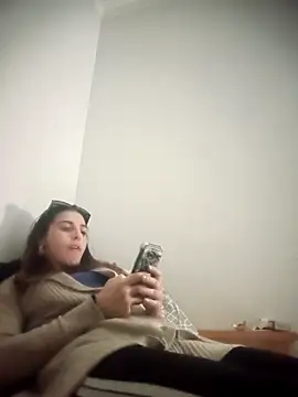 AlexandraMello29 online show from December 5, 2024, 7:11 pm