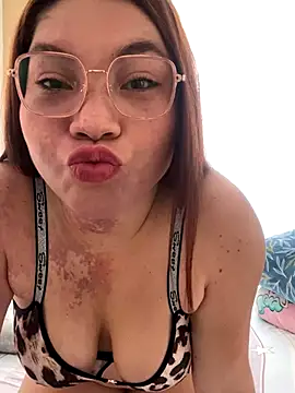 WhiteWomen online show from September 25, 2025, 8:26 pm