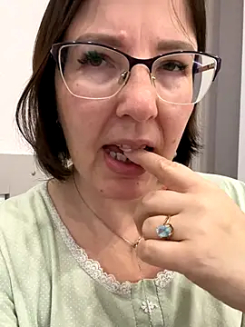 Snapshot of B_Bonya_m chatting on September 27, 2025, 4:07 am B Bonya m online show from September 27, 2025, 4:07 am