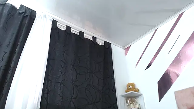 Snapshot of Kitten_Hot_ chatting on October 23, 2025, 10:19 pm Kitten Hot  online show from October 23, 2025, 10:19 pm