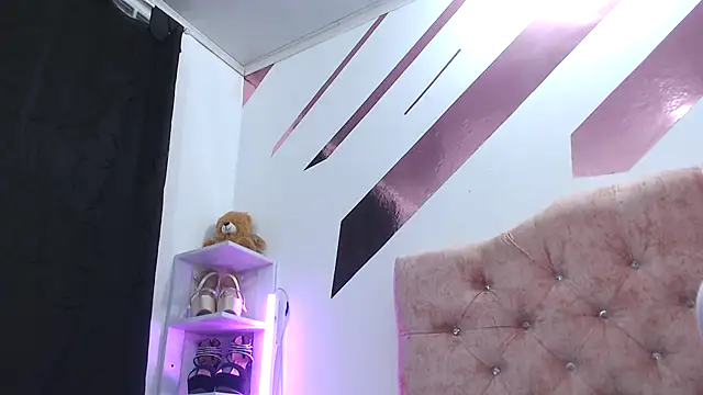 Snapshot of Kitten_Hot_ chatting on October 2, 2025, 1:20 am Kitten Hot  online show from October 2, 2025, 1:20 am