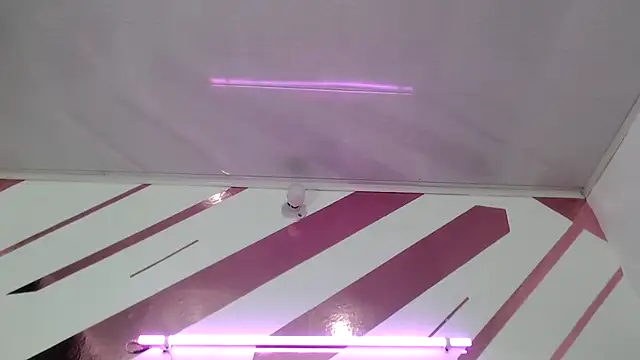 Kitten Hot  online show from February 12, 2026, 1:27 am