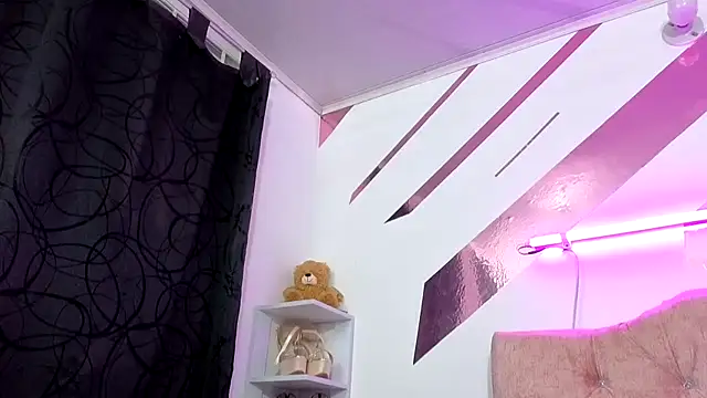 Snapshot of Kitten_Hot_ chatting on October 31, 2025, 5:04 am Kitten Hot  online show from October 31, 2025, 5:04 am