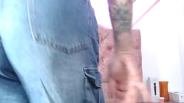 Kitten Hot  online show from February 8, 2026, 4:59 pm