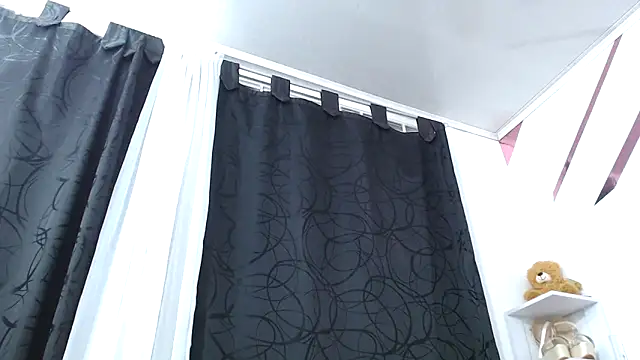 Snapshot of Kitten_Hot_ chatting on October 21, 2025, 3:28 am Kitten Hot  online show from October 21, 2025, 3:28 am