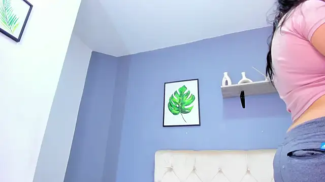 Snapshot of Soe_Lara chatting on September 25, 2025, 12:00 pm Soe Lara online show from September 25, 2025, 12:00 pm