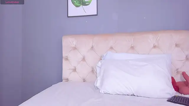 Snapshot of Soe_Lara chatting on October 1, 2025, 11:25 am Soe Lara online show from October 1, 2025, 11:25 am