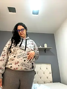 Snapshot of Soe_Lara chatting on September 17, 2025, 11:12 am Soe Lara online show from September 17, 2025, 11:12 am