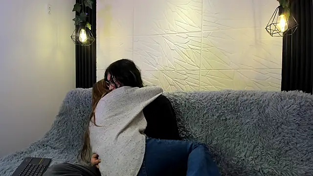 BRIAR AND BLAIR online show from October 29, 2025, 1:32 pm