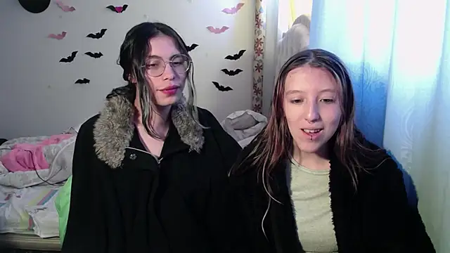 BRIAR AND BLAIR online show from September 25, 2025, 3:51 pm