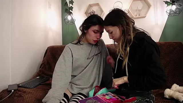BRIAR AND BLAIR online show from January 22, 2025, 1:21 pm