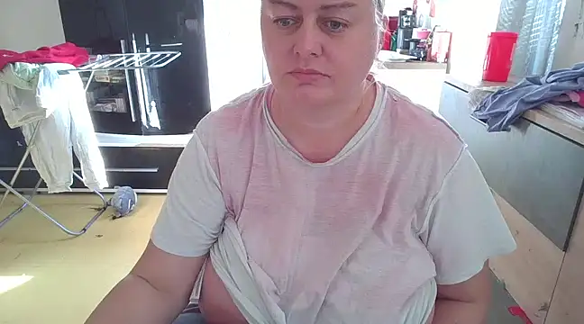 Snapshot of Meliss_Official9 chatting on February 24, 2025, 7:55 am Meliss Official9 online show from February 24, 2025, 7:55 am