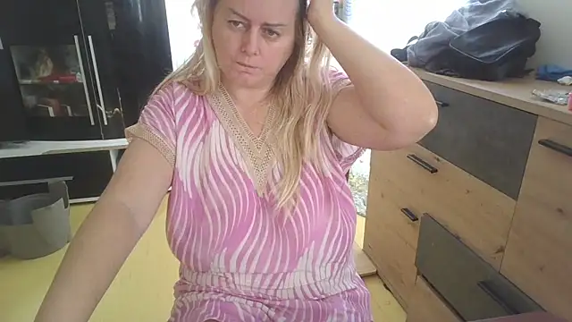 Snapshot of Meliss_Official9 chatting on September 19, 2025, 6:39 am Meliss Official9 online show from September 19, 2025, 6:39 am