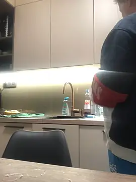 Meliss Official9 online show from April 15, 2026, 8:20 pm