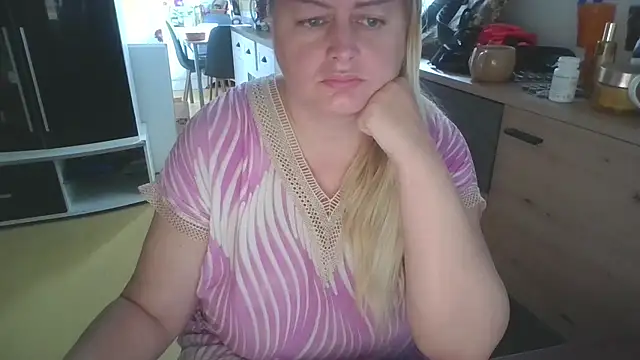 Snapshot of Meliss_Official9 chatting on September 17, 2025, 5:42 am Meliss Official9 online show from September 17, 2025, 5:42 am