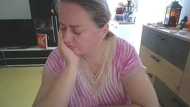 Snapshot of Meliss_Official9 chatting on October 12, 2025, 8:48 am Meliss Official9 online show from October 12, 2025, 8:48 am