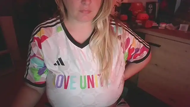 Snapshot of Meliss_Official9 chatting on October 20, 2025, 8:20 pm Meliss Official9 online show from October 20, 2025, 8:20 pm