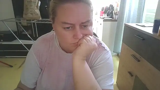 Snapshot of Meliss_Official9 chatting on March 21, 2025, 6:16 am Meliss Official9 online show from March 21, 2025, 6:16 am