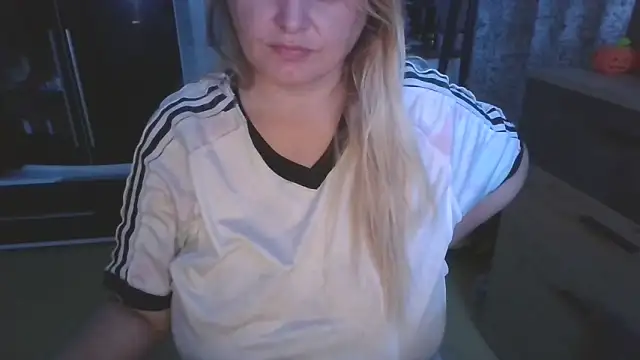 Snapshot of Meliss_Official9 chatting on October 28, 2025, 9:03 pm Meliss Official9 online show from October 28, 2025, 9:03 pm