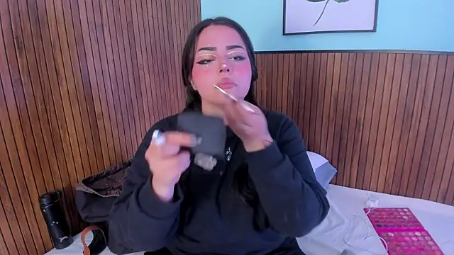 curvy rousi online show from November 15, 2025, 11:47 am