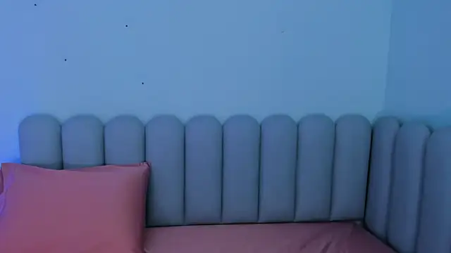 curvy rousi online show from November 23, 2025, 11:42 am