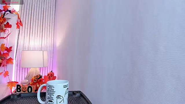 Snapshot of madeleine2112 chatting on October 30, 2025, 6:44 am madeleine2112 online show from October 30, 2025, 6:44 am