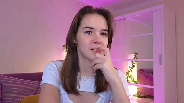LindaRobertz online show from February 5, 2025, 12:49 pm