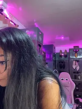 Snapshot of Hot_beauty__ chatting on September 13, 2025, 3:28 am Hot beauty   online show from September 13, 2025, 3:28 am