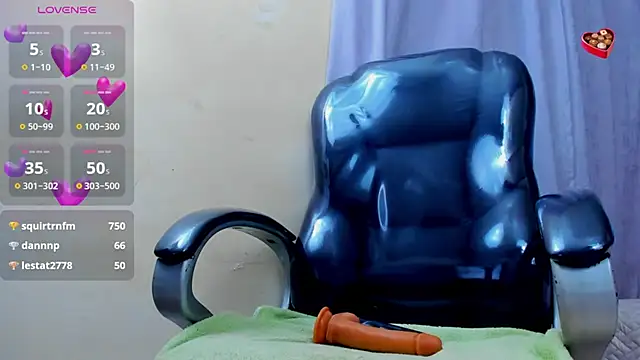 Snapshot of Hot_beauty__ chatting on March 14, 2025, 5:59 am Hot beauty   online show from March 14, 2025, 5:59 am