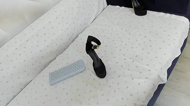 Snapshot of Sweet_Lanaaaaa chatting on October 23, 2025, 8:18 pm Sweet Lanaaaaa online show from October 23, 2025, 8:18 pm