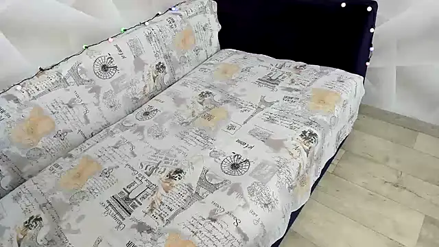 Sweet Lanaaaaa online show from December 19, 2025, 6:10 pm