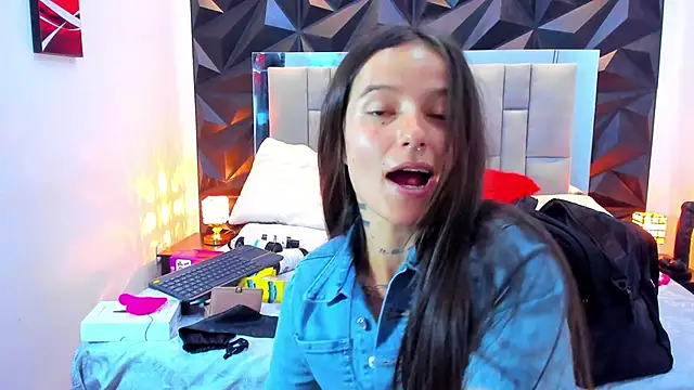 valentinasu1 online show from October 10, 2025, 3:24 pm