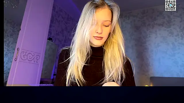 Snapshot of Evvie_Summn1 chatting on September 30, 2025, 4:29 am Evvie Summn1 online show from September 30, 2025, 4:29 am