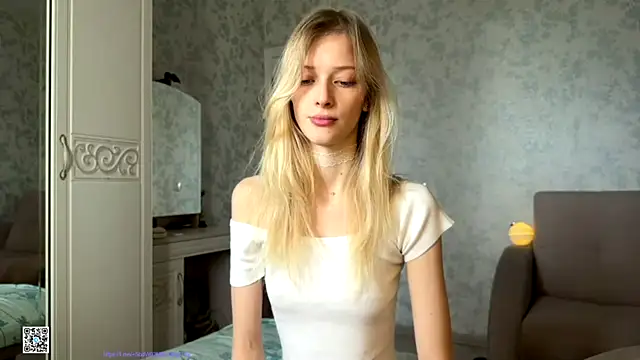 Snapshot of Evvie_Summn1 chatting on October 13, 2025, 8:38 am Evvie Summn1 online show from October 13, 2025, 8:38 am