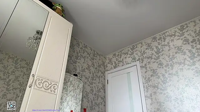 Snapshot of Evvie_Summn1 chatting on October 18, 2025, 9:00 am Evvie Summn1 online show from October 18, 2025, 9:00 am