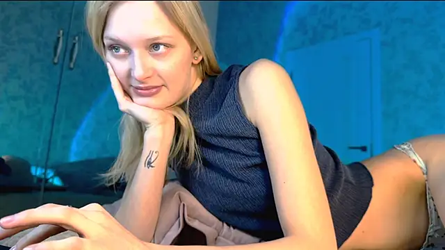 Snapshot of Evvie_Summn1 chatting on March 21, 2025, 3:02 pm Evvie Summn1 online show from March 21, 2025, 3:02 pm