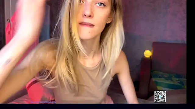 Snapshot of Evvie_Summn1 chatting on September 28, 2025, 5:58 am Evvie Summn1 online show from September 28, 2025, 5:58 am