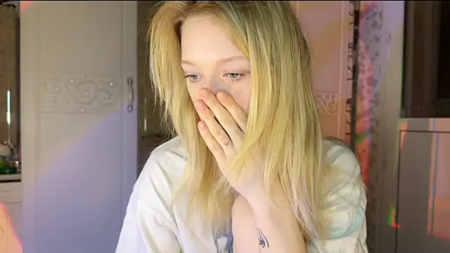 Snapshot of Evvie_Summn1 chatting on March 2, 2025, 3:30 pm Evvie Summn1 online show from March 2, 2025, 3:30 pm