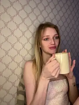 Evvie Summn1 online show from February 23, 2026, 3:34 pm