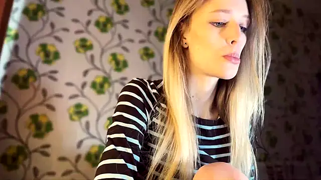 Evvie Summn1 online show from March 3, 2026, 5:25 am