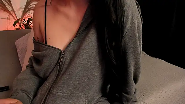 Snapshot of Serenity_Day chatting on October 8, 2025, 1:40 am Serenity Day online show from October 8, 2025, 1:40 am