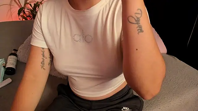 Snapshot of Serenity_Day chatting on September 24, 2025, 1:57 am Serenity Day online show from September 24, 2025, 1:57 am