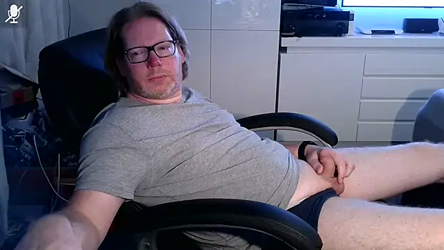 Snapshot of VSteph chatting on September 28, 2025, 7:43 pm VSteph online show from September 28, 2025, 7:43 pm