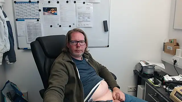 Snapshot of VSteph chatting on September 24, 2025, 12:11 pm VSteph online show from September 24, 2025, 12:11 pm