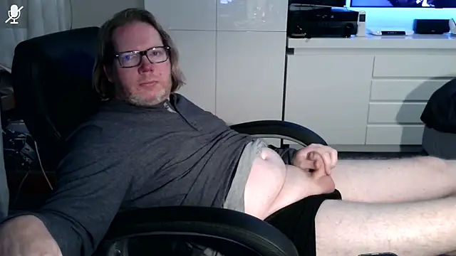 Snapshot of VSteph chatting on October 7, 2025, 9:05 pm VSteph online show from October 7, 2025, 9:05 pm