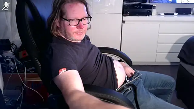 Snapshot of VSteph chatting on October 20, 2025, 7:36 pm VSteph online show from October 20, 2025, 7:36 pm