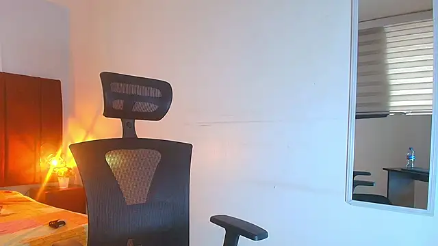 Snapshot of Zuzana21 chatting on September 29, 2025, 12:44 pm Zuzana21 online show from September 29, 2025, 12:44 pm