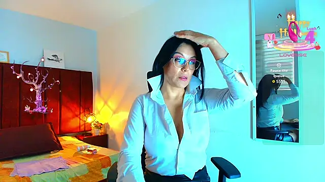 Snapshot of Zuzana21 chatting on October 21, 2025, 12:37 pm Zuzana21 online show from October 21, 2025, 12:37 pm