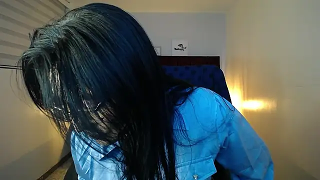 Snapshot of Zuzana21 chatting on February 12, 2025, 12:44 pm Zuzana21 online show from February 12, 2025, 12:44 pm